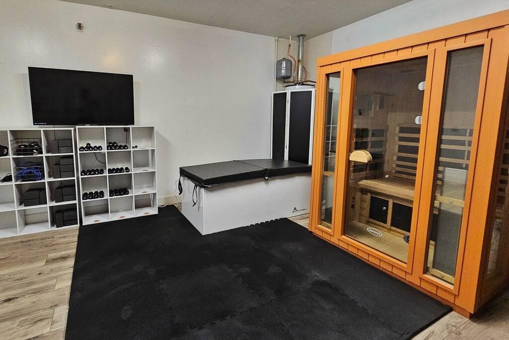 Cold plunge, Sauna, and workout area